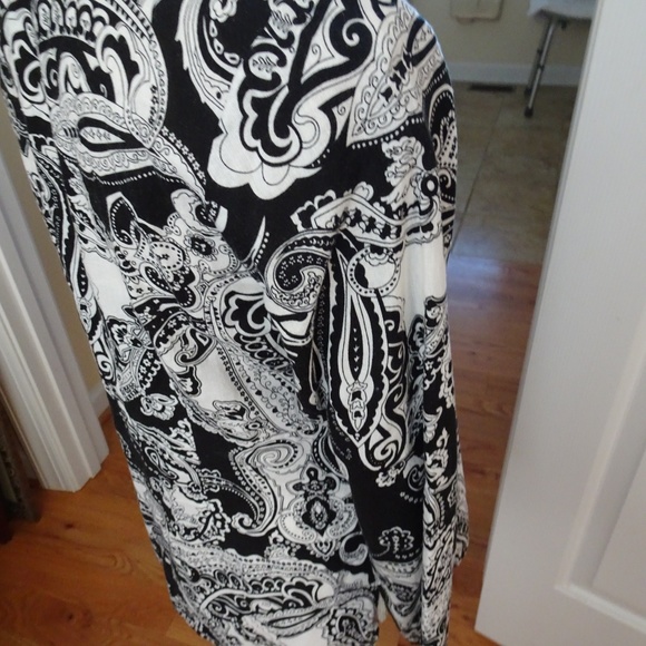 Black/White Paisley L. Sleeve Top-Size M - Picture 6 of 8